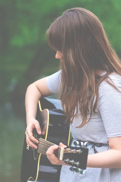 Stylish Profile Pics For Girls With Guitar