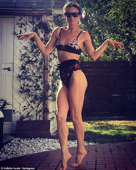 Juliette Lewis 48 Showcases Her Svelte Figure In A Bikini Hot Lifestyle News