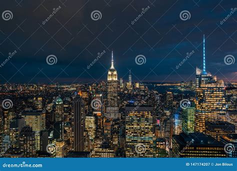 Rodek Miasta Manhattan Linia Horyzontu Przy Noc I Empire State