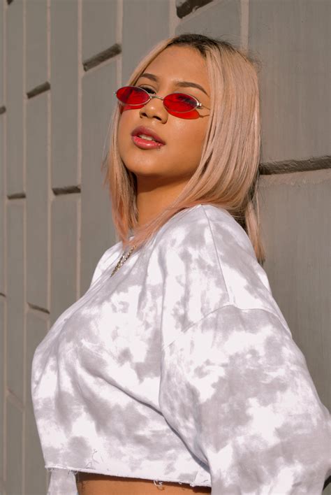 Croptops Photos, Download The BEST Free Croptops Stock Photos & HD Images