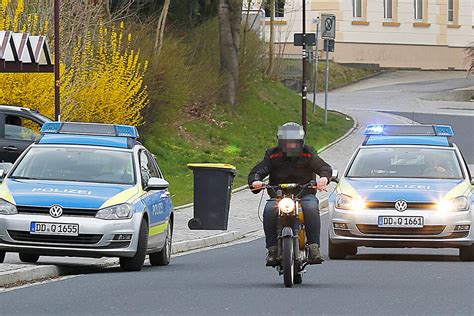 Kamenz Pulsnitz Mopedfahrer rast der Polizei davon Sächsische de