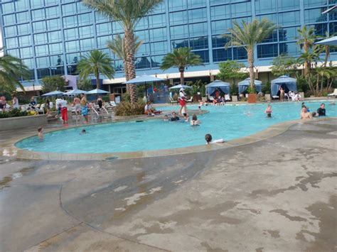 DisneylandHotelPool4 – HotelSwimmingPools.com