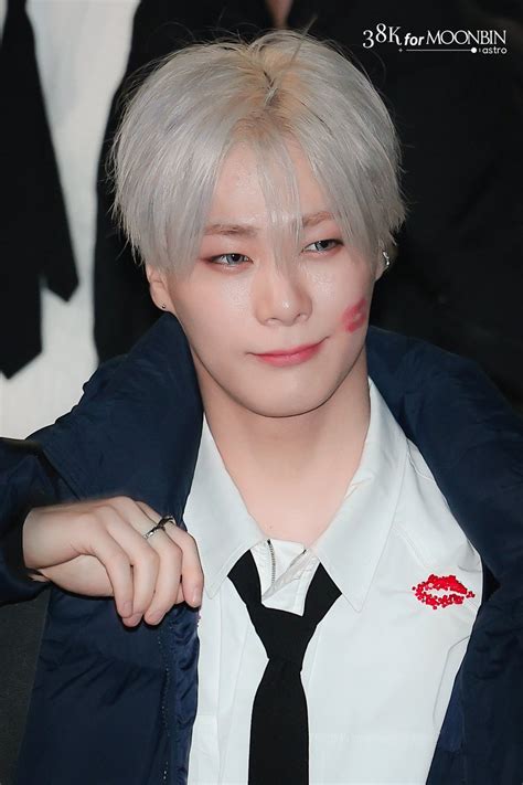 38K for MOONBIN on Twitter 230106 뮤직뱅크 세상 혼자사는듯한 미모로 오늘 무대의상에 있던 꽃