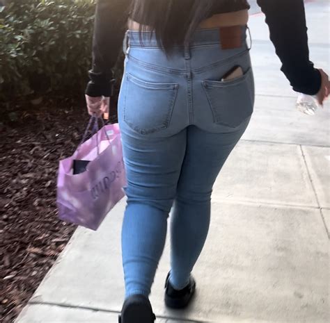 Latina Perfection In Tight Jeans Mind Boggling Hip Swing Tight Jeans Forum