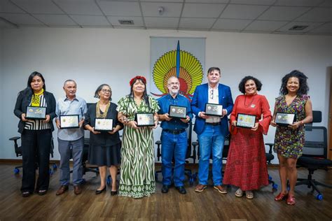 Ao Comemorar Anos Funai Homenageia Servidores Autoridades E