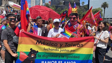 El Sol Y Los Arcoíris Brillan En La Marcha Del Orgullo Lgbt 2023 En Cdmx