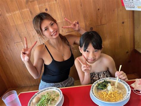 堀えりかさんのインスタグラム写真 堀えりかinstagram「濃いメイクからのスピーン🫥 ずーっと姪っ子ちゃんニンニク嫌いだったのに