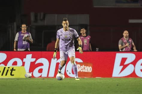 Fábio Se Manifesta Sobre Procura Recente Do Cruzeiro Fluminense