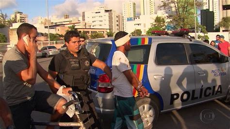 Tiroteio Em Estacionamento De Supermercado Em Olinda Deixa Suspeito