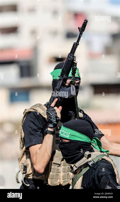 Bewaffnete von den Izz al DIN al Qassam Brigaden dem militärischen