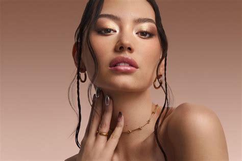 Urban Decay S OG Naked Palette Is Back At Least For Now Who What Wear