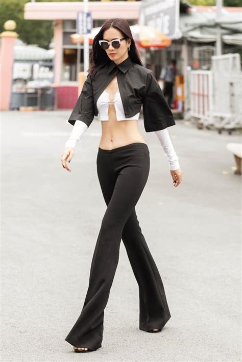 Si U M U Anh Th Khoe H Nh Th C C B C L A V I Bikini M Nh Nhan S C