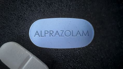 Alprazolam E Clonazepam - Alprazolam, para que serve? Veja efeitos colaterais e mais