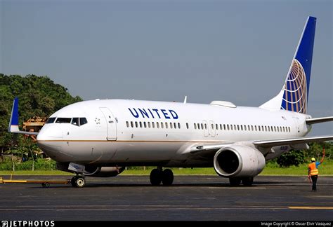 N Boeing United Airlines Oscar Elvir Vasquez Jetphotos