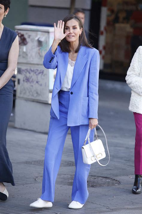 La Reina Letizia Se Apunta A La Tendencia Blazer De Su Hija Leonor