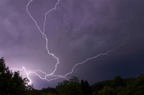 Pluies torrentielles arbres arrachés vents violents Clermont