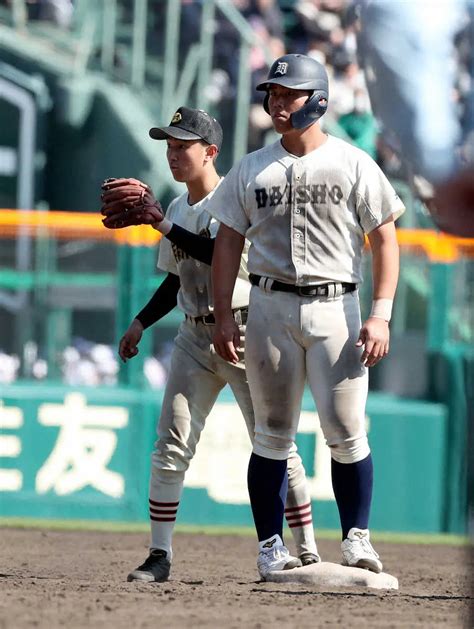 ＜第95回選抜高校野球大会 第2日 作新学院・大分商＞ 9回、試合再開後、二塁を踏む作新学院・上野 （撮影・須田 麻祐子） ― スポニチ