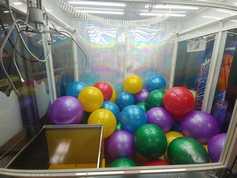 Giant Claw Machine - 24 Seven Productions