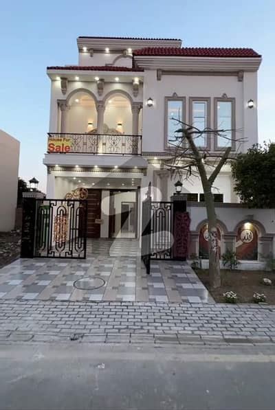 Marla Brand New House In Prime Location Near Park Mosque And Markets