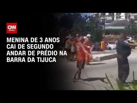 Menina de 3 anos cai de segundo andar de prédio na Barra da Tijuca