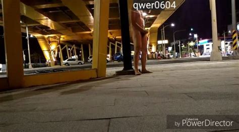 野外实录Awesome All naked at cross road jerk off cum 還是在這種大路口全裸打槍最爽了 希望好