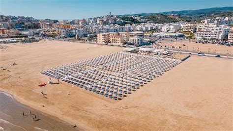 Lido La Bussola Vieste Noleggio Ombrelloni E Lettini Con Ristorante