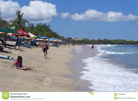 Playa En Bali Indonesia De Kuta Foto De Archivo Editorial Imagen De