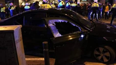 Un Conductor De VTC Es Atendido Y Su Coche Es Destrozado En La Protesta