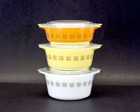 Vintage Pyrex Town Country Bake Serve And Store Etsy Pyrex