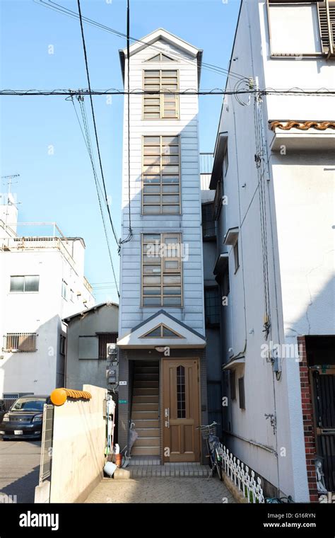 A Very Narrow House In Kyoto Japan Stock Photo Alamy