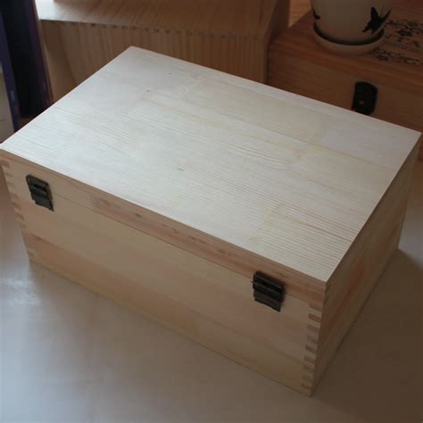 Large Unfinished Wood Box With Hinged Lid And Front Clasp For Arts