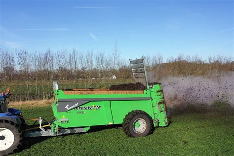 JOSKIN Tornado stalmeststrooiers
