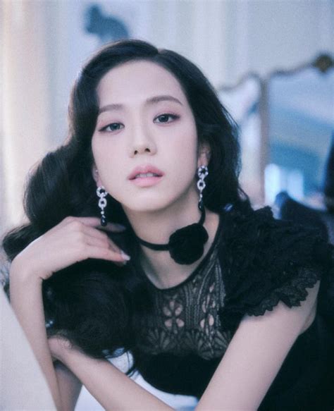 6 item hot nhất đang được nhiều sao Hàn tích cực lăng xê Jennie mê tít ruy băng dàn idol