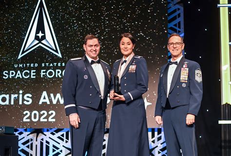 Del Captain Earns Ussf Polaris Award For Courage Th Command And