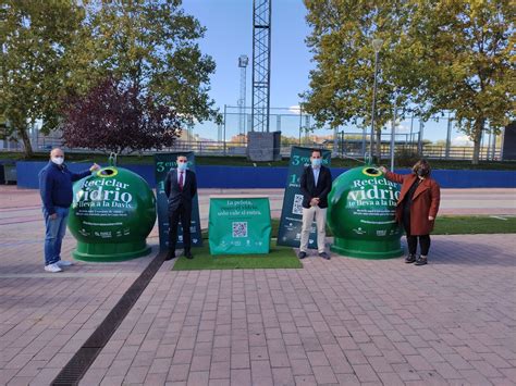 Ayuntamiento y Ecovidrio premian el reciclaje regalando entradas para