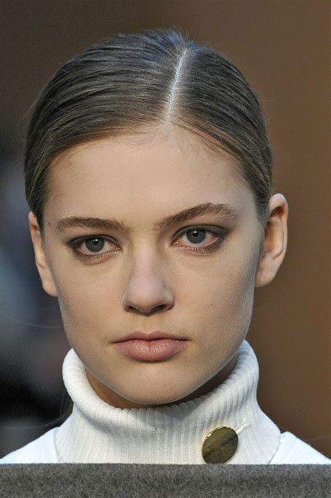 11 Hairstyles Thatll Make Your Turtleneck Look Way Cuter Winter