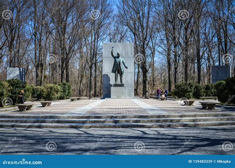 Washington, DC - View of Theodore Roosevelt Island Monument Statue in ...