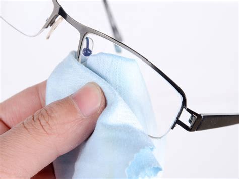 How To Clean Your Eyeglasses