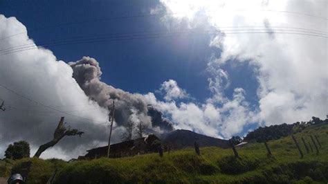 El Turrialba registró una nueva erupción