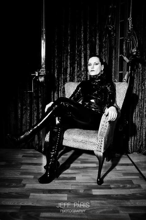 Domina Silvia Studio Portrait GALERIE