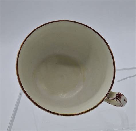 Porcelaine de Tournai Tasse à thé décor aux oiseaux imaginaires