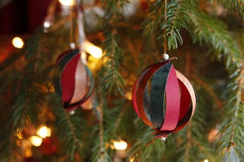 Boules de noël en papier par Martine Vallet Jolies boules faciles à