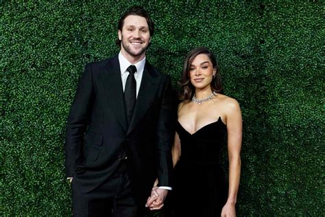 Hailee Steinfeld Says Wedding Dress Stunned Husband Josh Allen