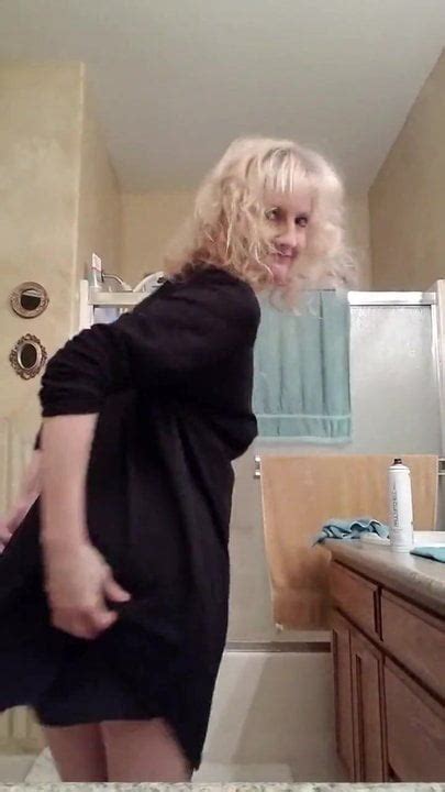 Une Blonde Mature Danse XHamster