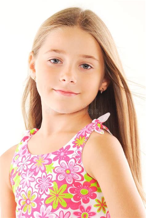 Petite Fille Blonde Avec Le Long Cheveu Photo Stock Image Du Enfance Pose