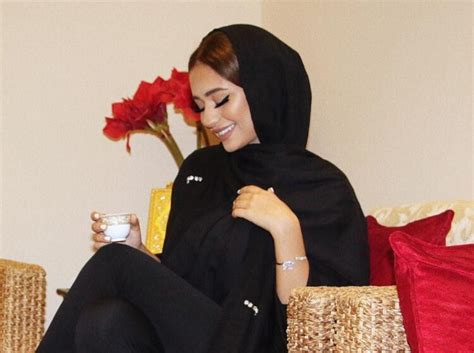 Hot Sexy Jawaher Badr Bikini Pics