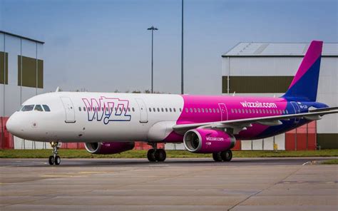 Linia Wizz Air wprowadza obowiązkowe szczepienia przeciw COVID 19 dla