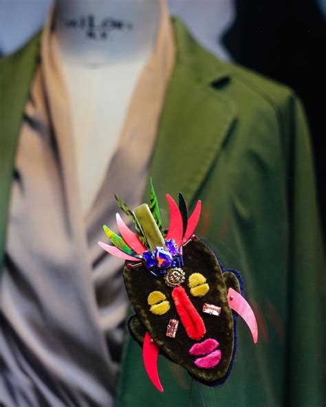 МИФЫ И БРОШКИ . Мои @broshkiskazki немного мифические создания и я ...