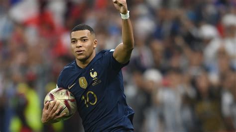 Kylian Mbappe Scores First World Cup Final Hat Trick Since Englands Sir Geoff Hurst But