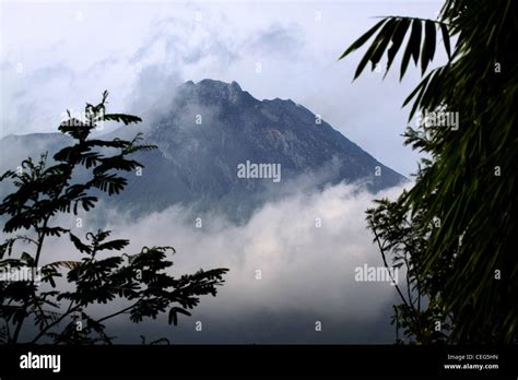 Crater Rim Mount Merapi Volcano Yogyakarta Indonesia Stock Photo Alamy